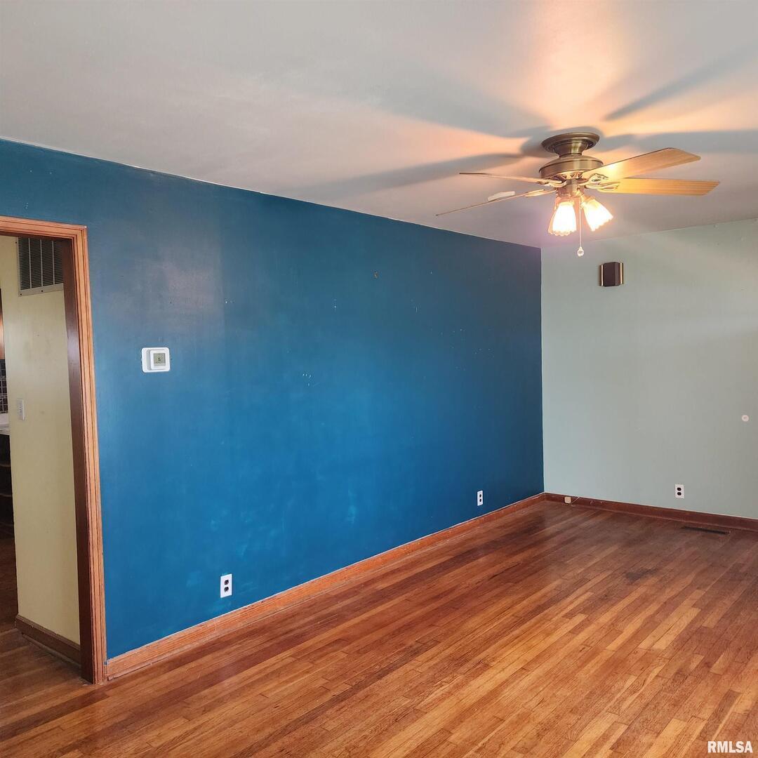 720 Birchwood Avenue Flora, IL 62839 - Photo 19 of 28