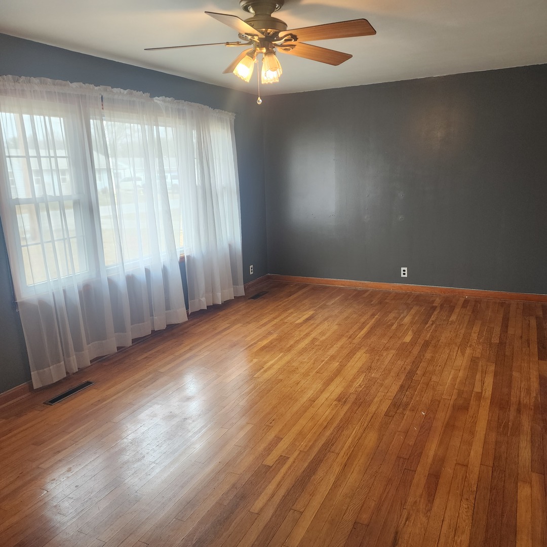 720 Birchwood Avenue Flora, IL 62839 - Photo 19 of 29