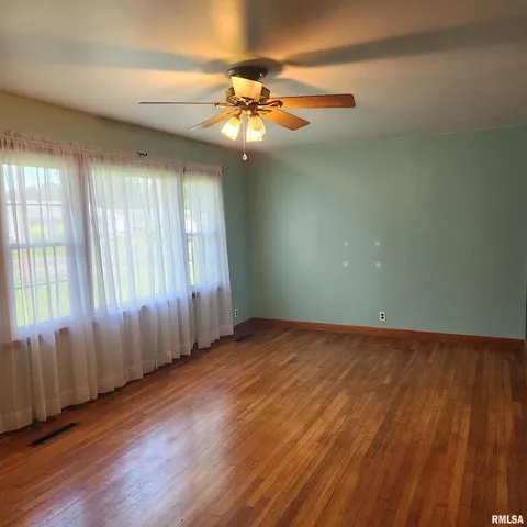 $110,000 | 720 Birchwood Avenue, Flora, IL 62839