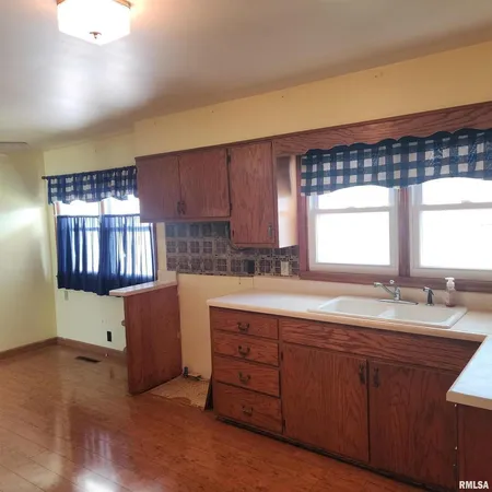 $105,000 | 720 Birchwood Avenue, Flora, IL 62839