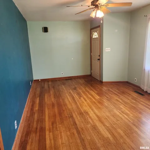 $110,000 | 720 Birchwood Avenue, Flora, IL 62839