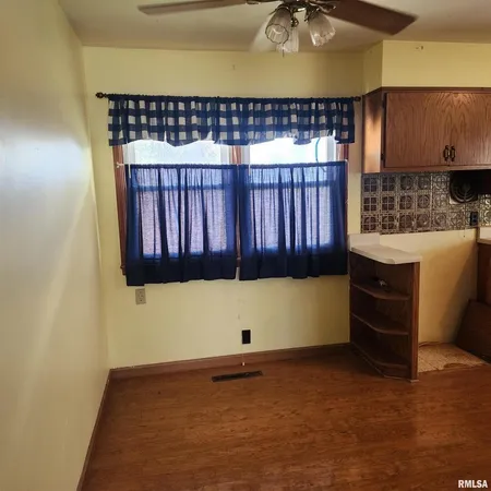 $105,000 | 720 Birchwood Avenue, Flora, IL 62839