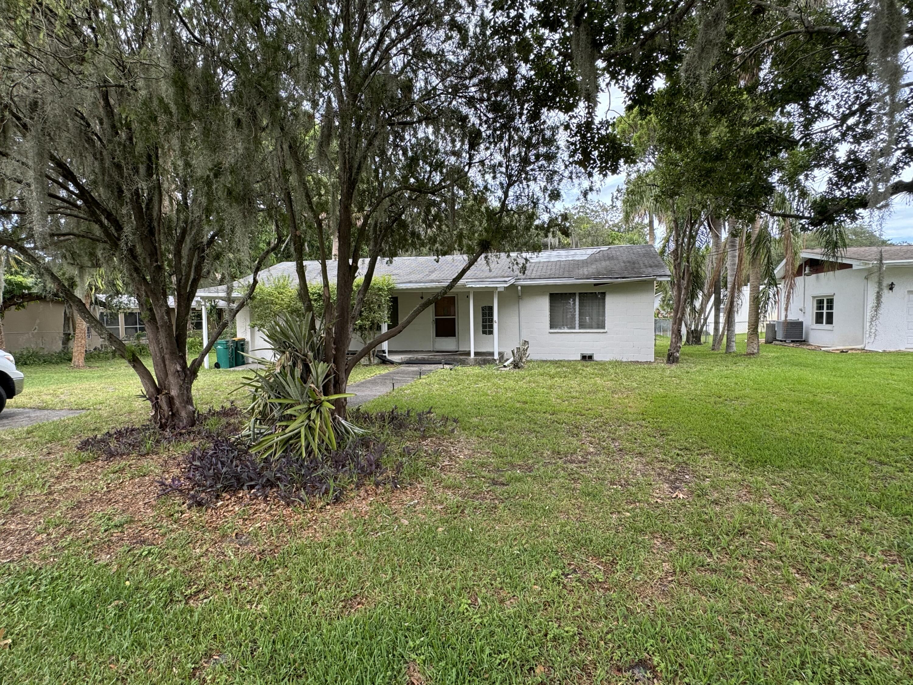 1825 Palm Boulevard Melbourne, FL 32901 - Photo 1 of 25 a front view of a house with garden