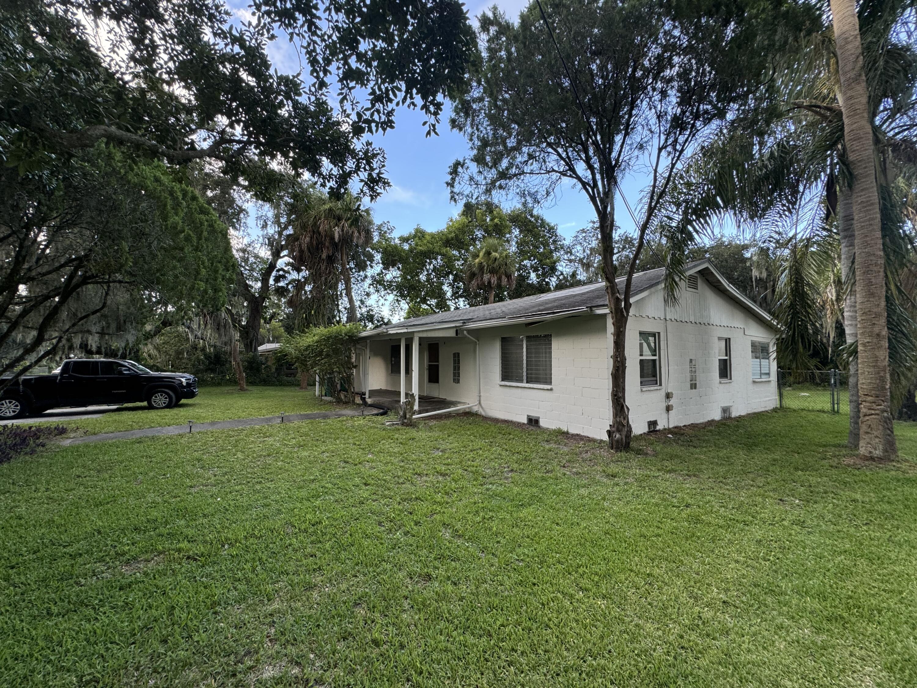 1825 Palm Boulevard Melbourne, FL 32901 - Photo 3 of 25 a house that has a tree in front of the house
