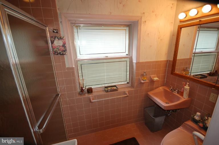 3411 Fallstaff Road Baltimore, MD 21215 - Photo 14 of 27 Bath