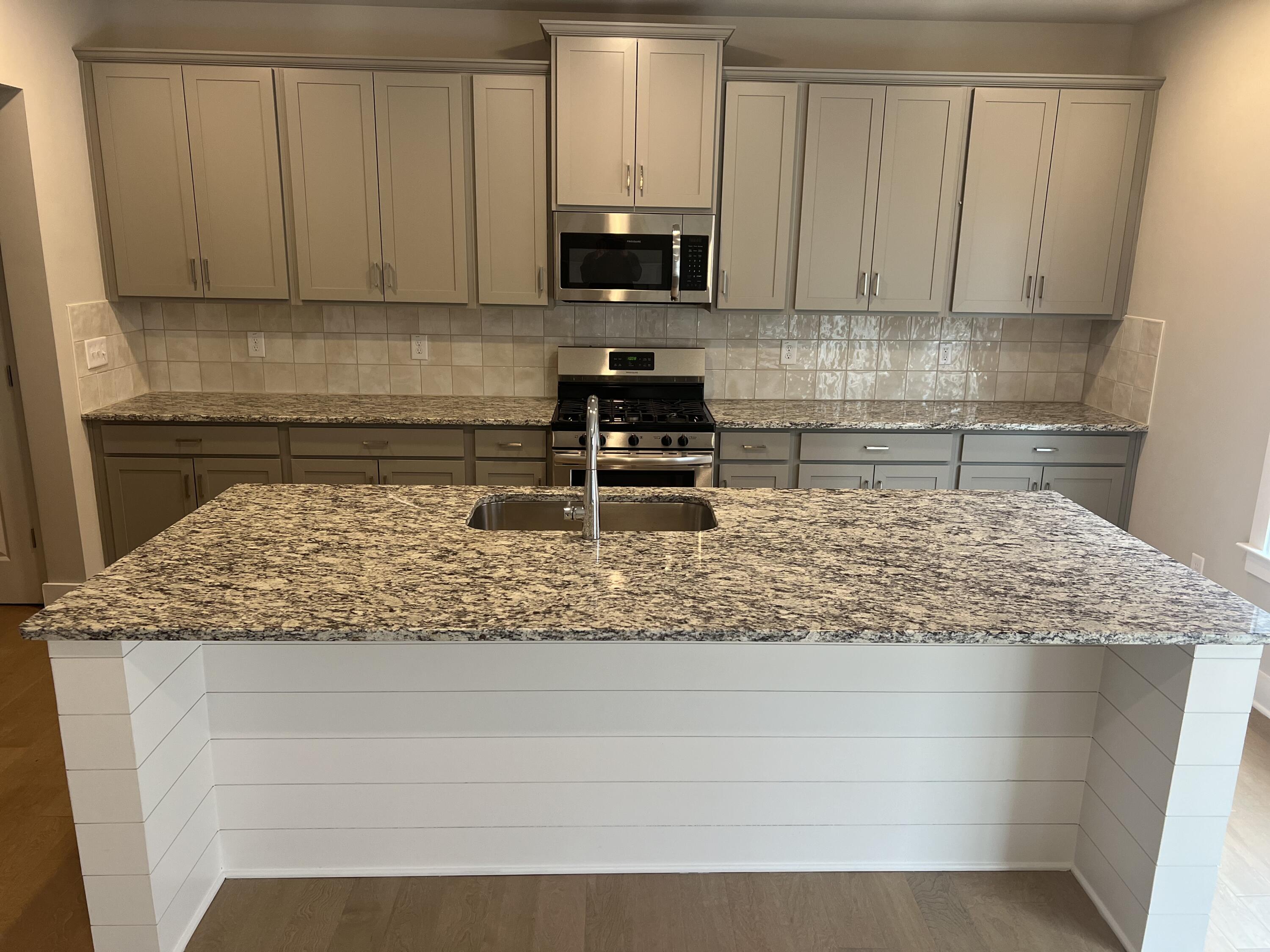9122 Fuller Road, Unit 6 Chattanooga, TN 37421 - Photo 4 of 26 Kitchen w/ "H" Style Island