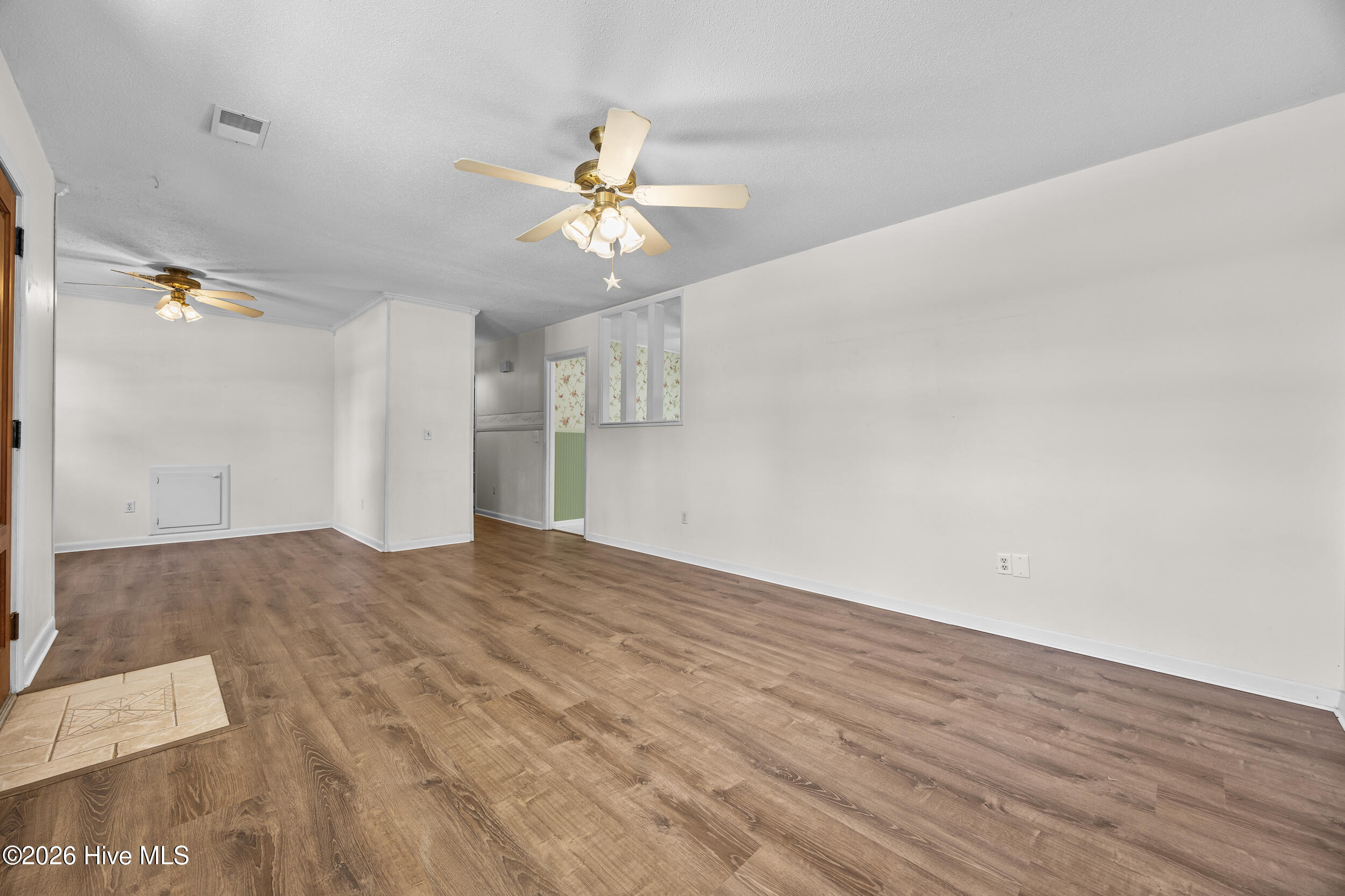 514 Cathay Road Wilmington, NC 28412 - Photo 4 of 44 7_living room