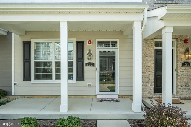 a view of house with a outdoor space