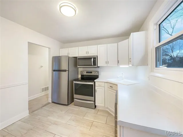 $285,000 | 614 Barton Lane, Ballwin, MO 63021