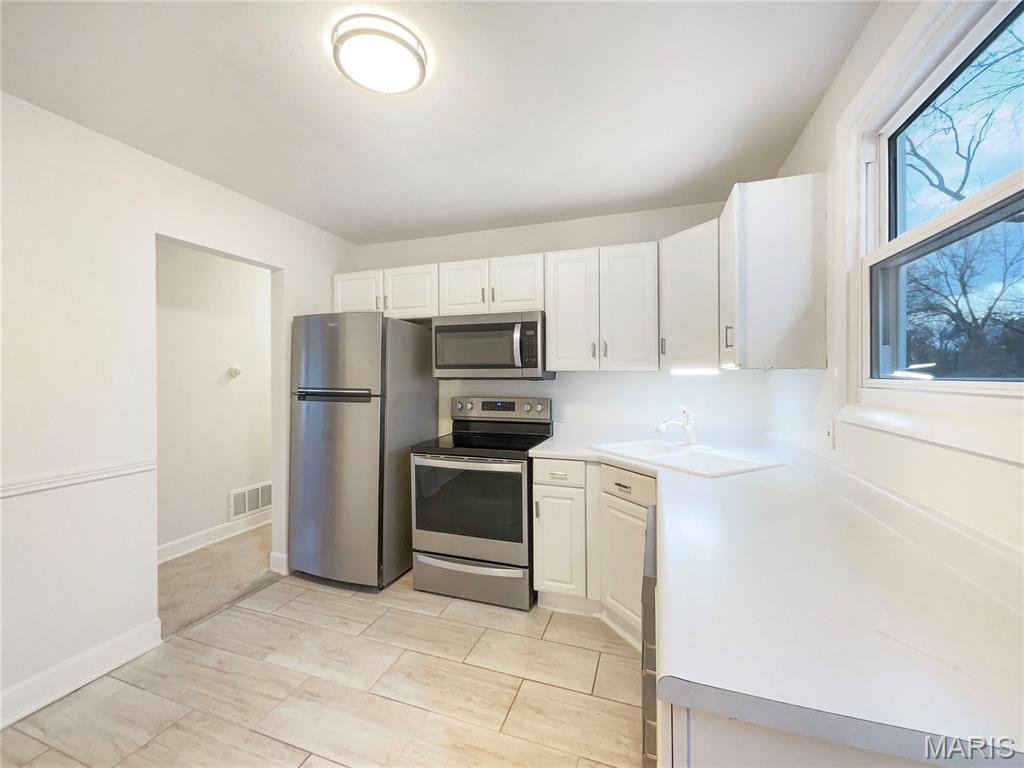 614 Barton Lane Ballwin, MO 63021 - Photo 2 of 19