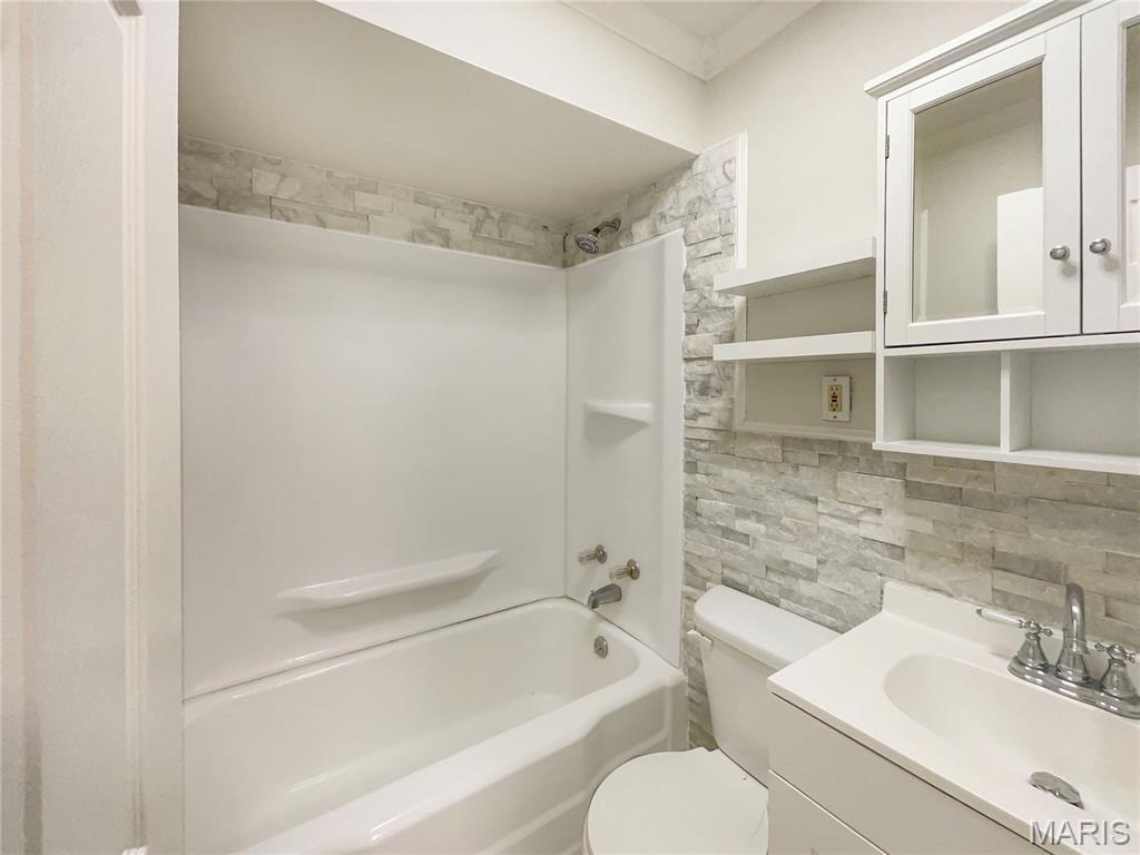 614 Barton Lane Ballwin, MO 63021 - Photo 9 of 19