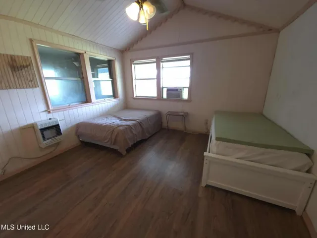 $1,299,000 | Phares Lane, Roxie, MS 39661