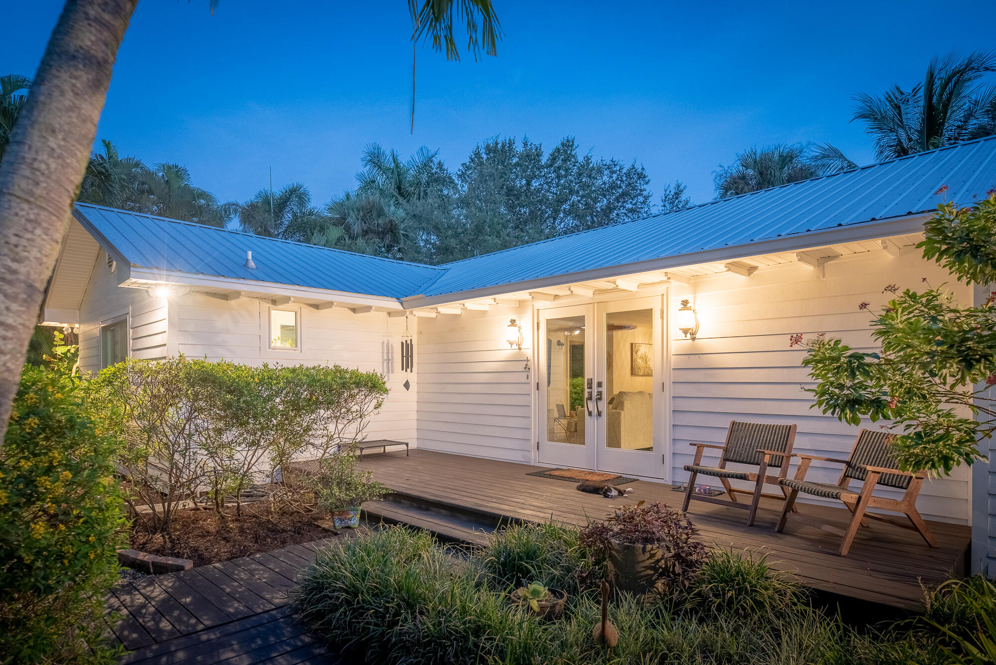 547 Southwest Riverview Street Stuart, FL 34994 - Photo 4 of 47 547 SW Riverview St, Stuart, FL 34994 -