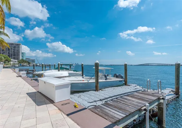 $2,850 | 2101 Brickell Avenue, Unit 502, Miami, FL 33129