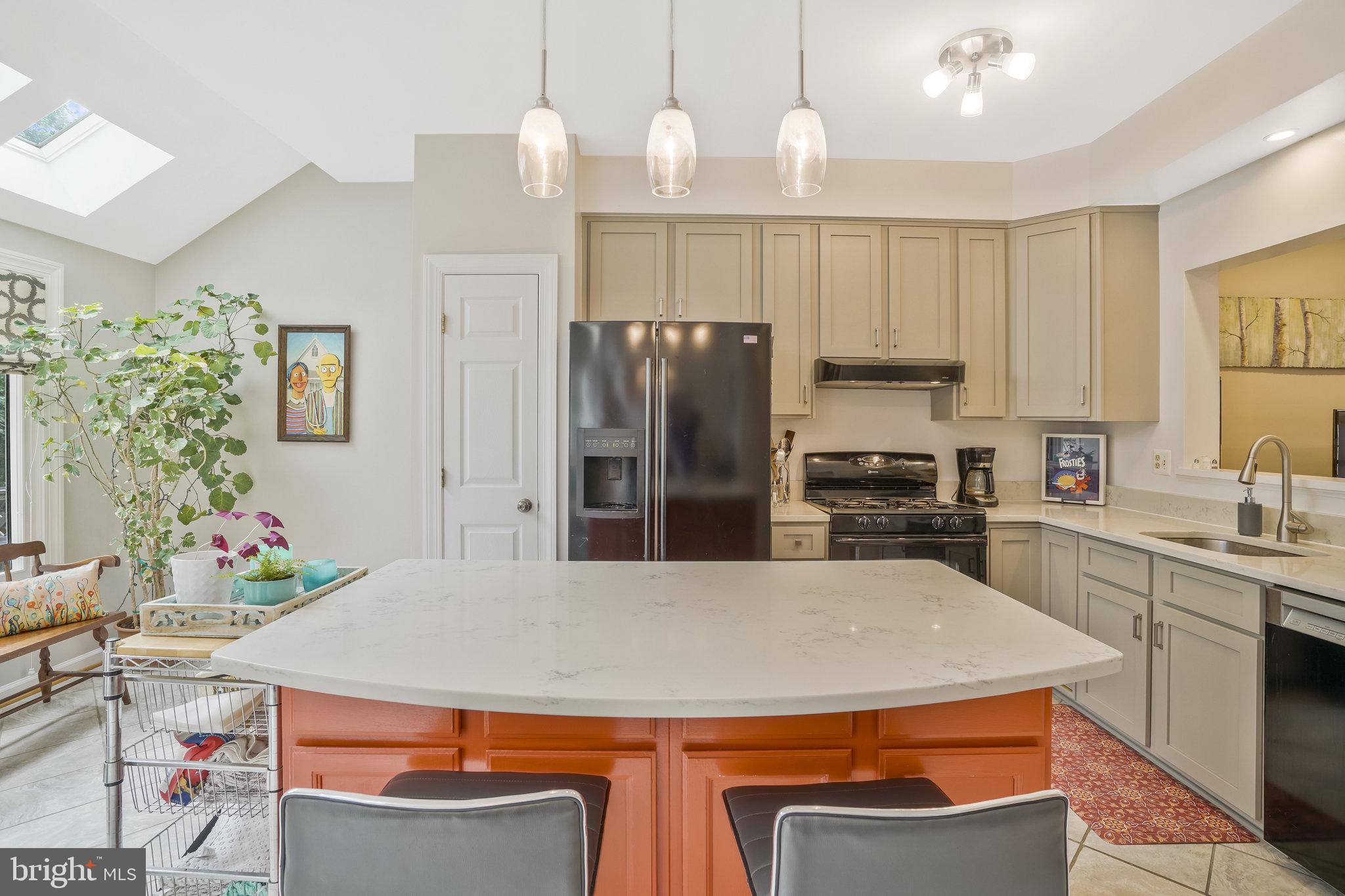 3639 Ransom Place Alexandria, VA 22306 - Photo 22 of 71 Stainless fridge now