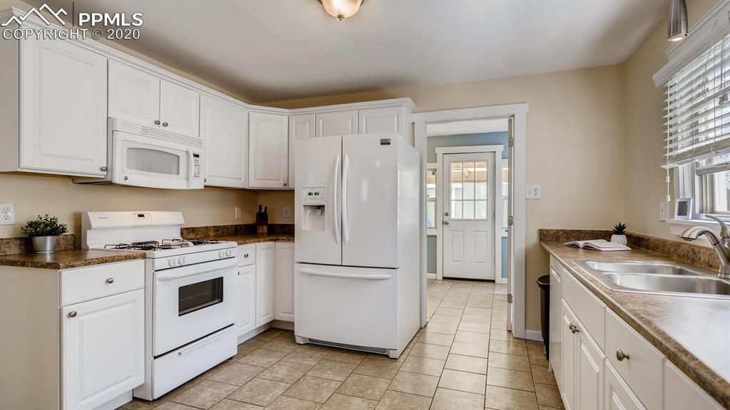 929 Prairie Road Colorado Springs, CO 80909 - Photo 8 of 28