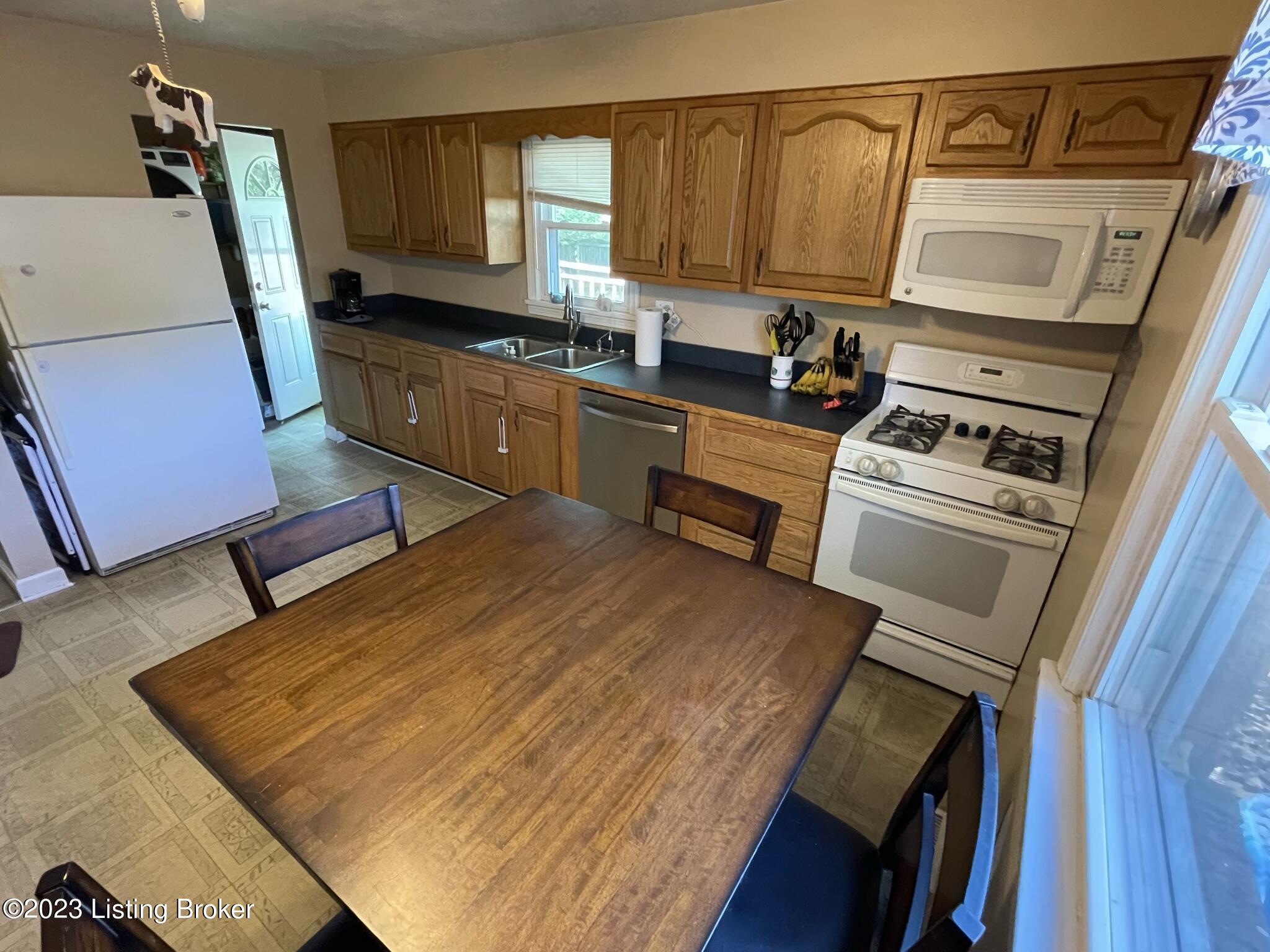 6196 Terry Road Louisville, KY 40258 - Photo 4 of 16 kitchen2