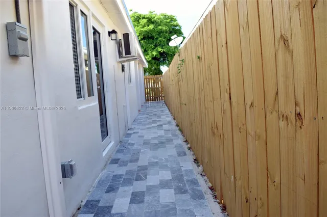 $2,195 | 622 Northeast 6th Street, Unit 1, Hallandale Beach, FL 33009