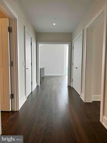 $1,750,000 | 301 South Broad Street, Unit 2103, Philadelphia, PA 19107