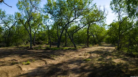 $966,000 | 18000 Fm 791, Campbellton, TX 78008