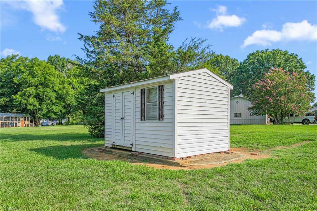 264 Dixon Road Graham, NC 27253 - Photo 16 of 21 Gallery Image 16
