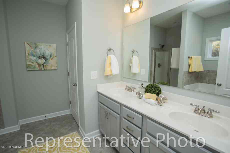 40 Violetear Ridge, Unit 55 Hampstead, NC 28443 - Photo 7 of 16 Master Bath