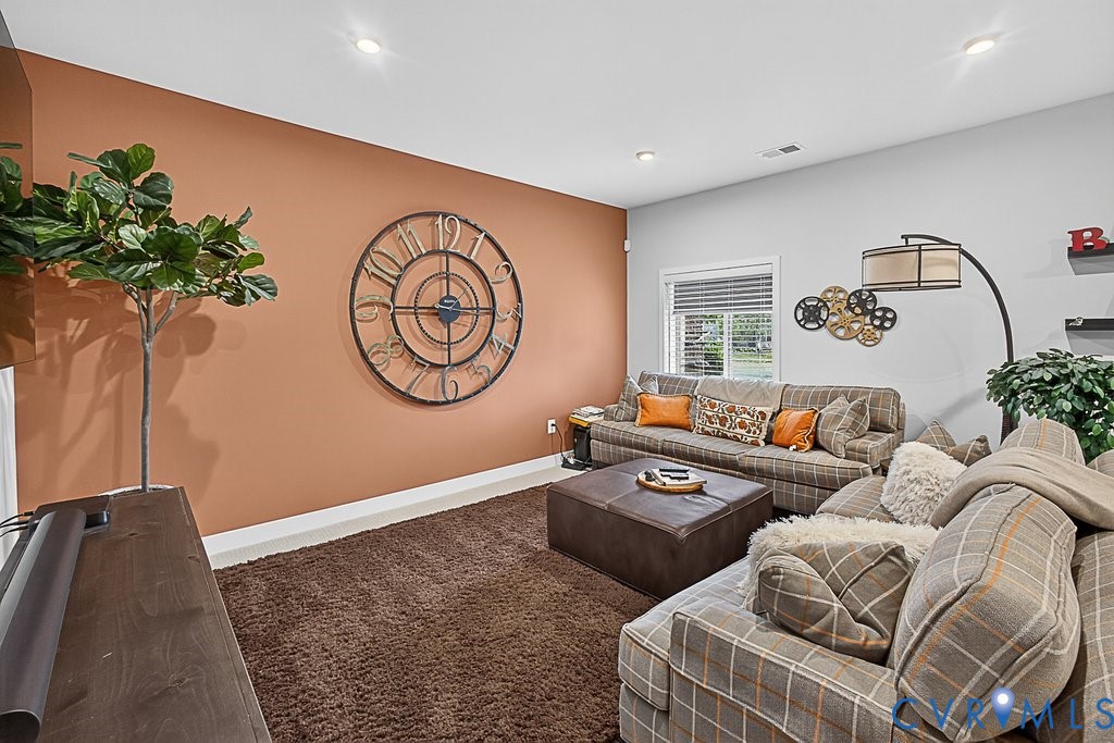17976 Spotted Oak Road Dumfries, VA 22026 - Photo 23 of 52 Spacious living area featuring a neutral color pal