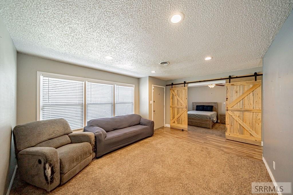 1040 Everett Avenue Pocatello, ID 83201 - Photo 5 of 37