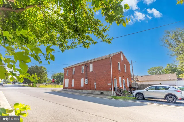 a car parked in front of a building
