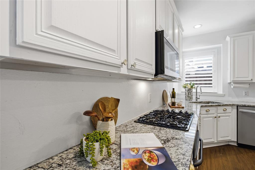 5201 Geode Lane McKinney, TX 75072 - Photo 11 of 37 Gorgeous natural stone granite counter tops and gas cooktop.