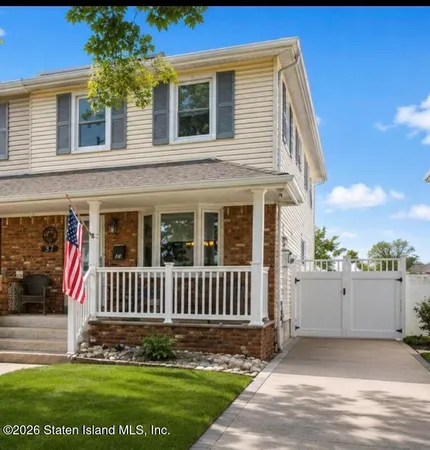 $768,999 | 37 Middle Loop Road | Eltingville