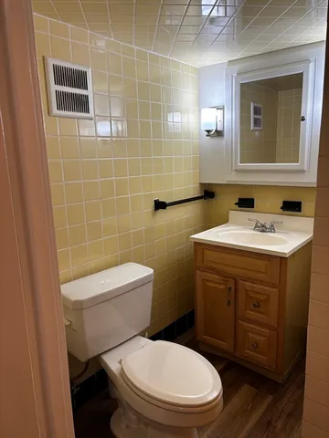 $2,000 | 111 Adams Street, Unit 1, Newton, MA 02458