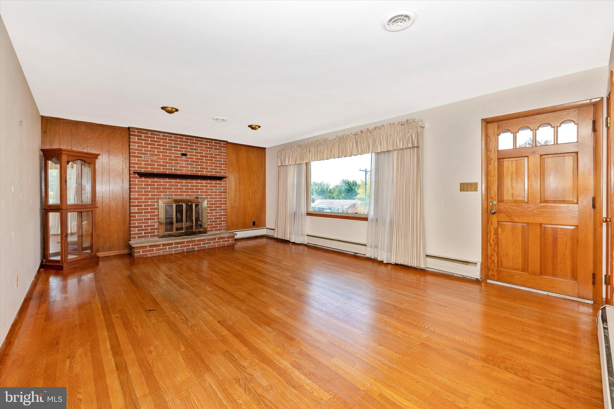 11220 Angleberger Road Thurmont, MD 21788 - Photo 4 of 28 Gallery Image 4