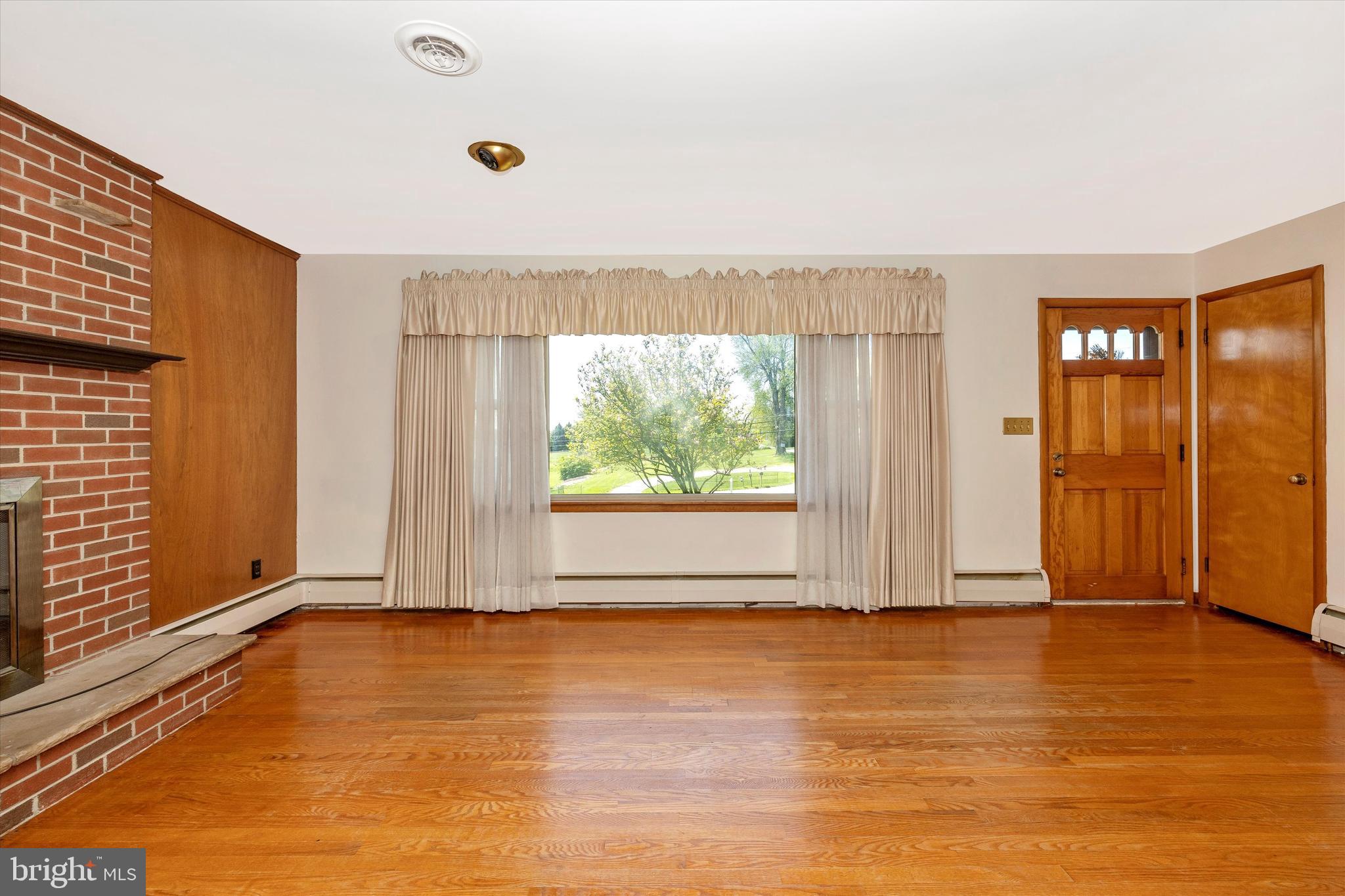 11220 Angleberger Road Thurmont, MD 21788 - Photo 5 of 28 Gallery Image 5