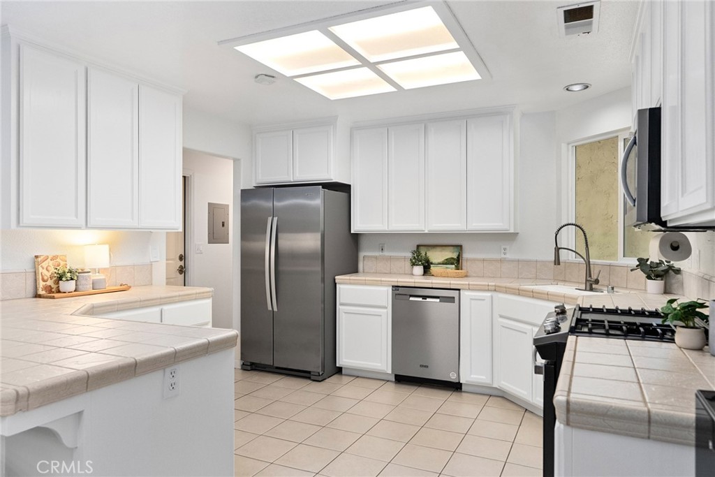 3011 Calistoga Drive Chico, CA 95973 - Photo 13 of 40 a kitchen with a refrigerator a sink and a stove