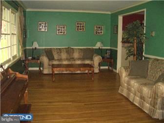 22 Latchstring Lane Hatboro, PA 19040 - Photo 3 of 12 Living Room