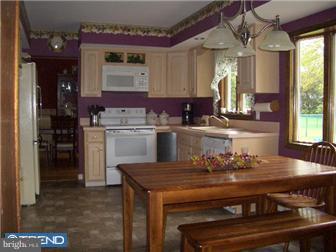 22 Latchstring Lane Hatboro, PA 19040 - Photo 5 of 12 Kitchen