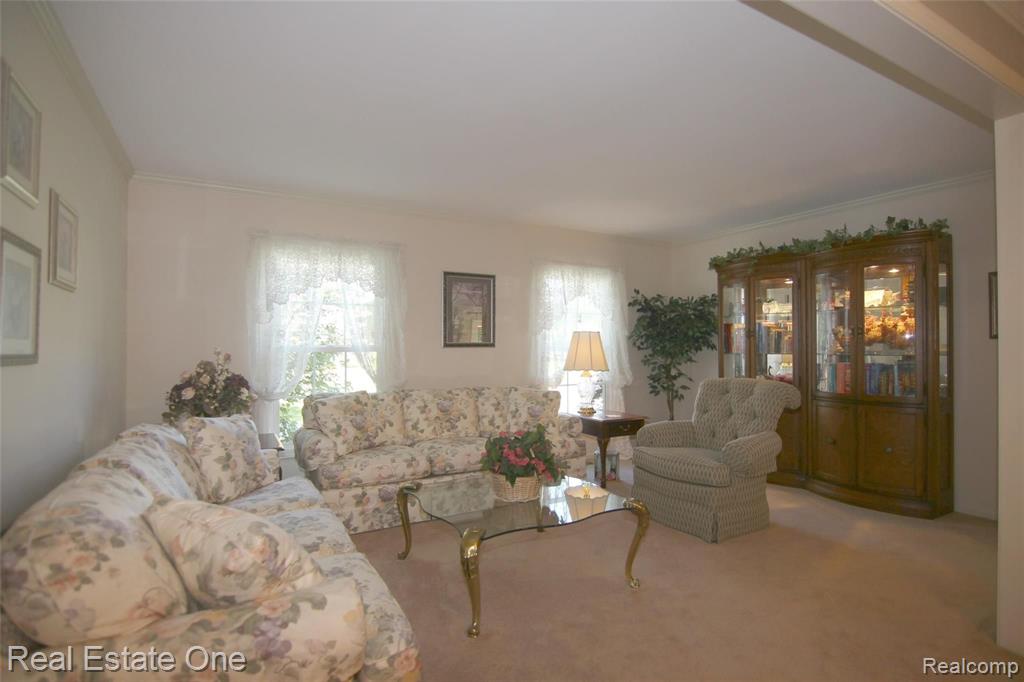 21602 Welch Road Northville, MI 48167 - Photo 16 of 29
