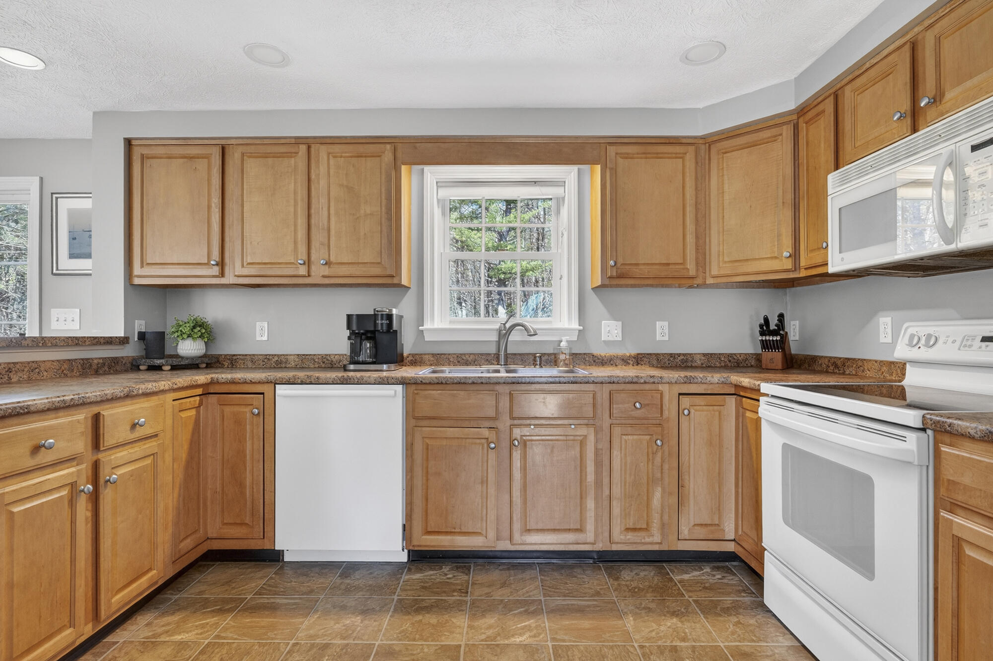 86 Gateway Commons Drive Gorham, ME 04038 - Photo 12 of 49 86 Gateway Commons_03