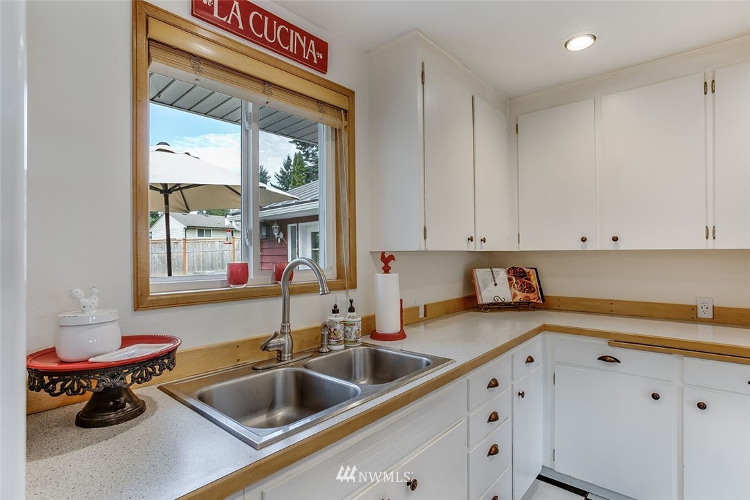 23318 Meridian Avenue South Bothell, WA 98021 - Photo 6 of 25