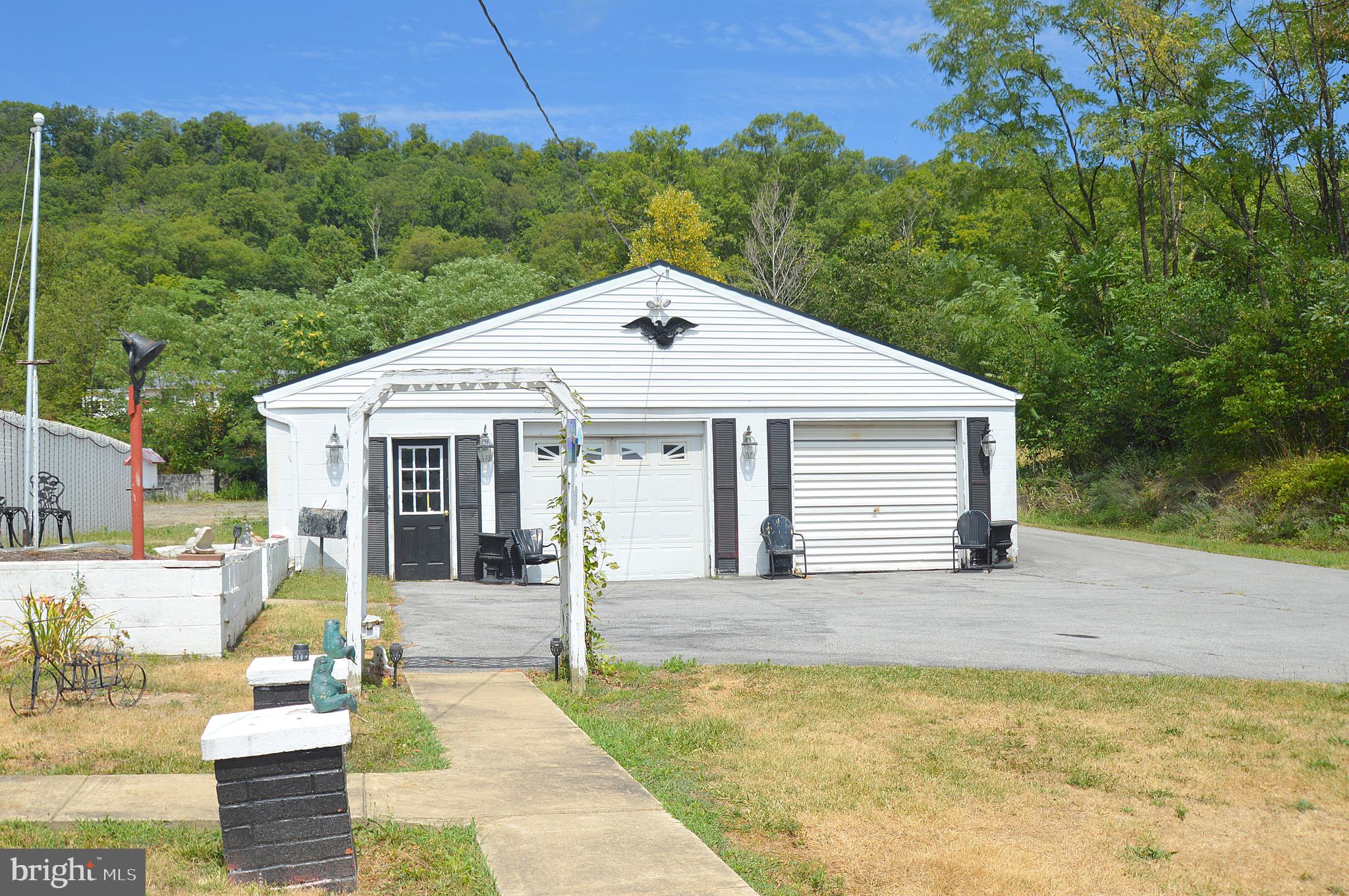 3182 Valley Road Berkeley Springs, WV 25411 - Photo 28 of 36 Gallery Image 28