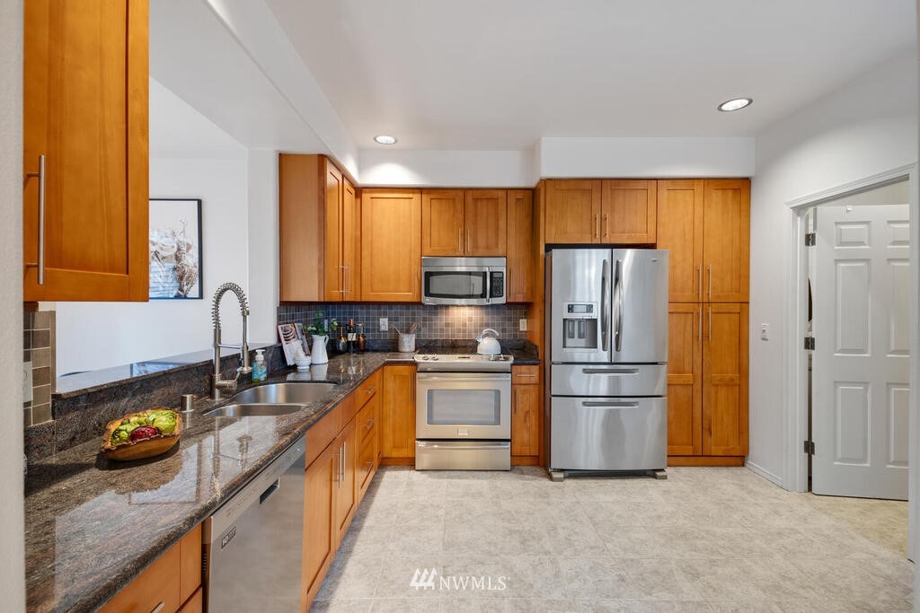 4605 Northeast 6th Court Renton, WA 98059 - Photo 11 of 25 Gallery Image 11