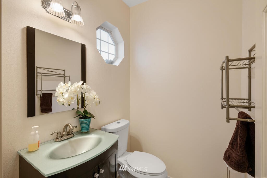 4605 Northeast 6th Court Renton, WA 98059 - Photo 3 of 25 Gallery Image 3