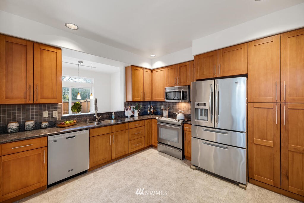 4605 Northeast 6th Court Renton, WA 98059 - Photo 10 of 25 Gallery Image 10