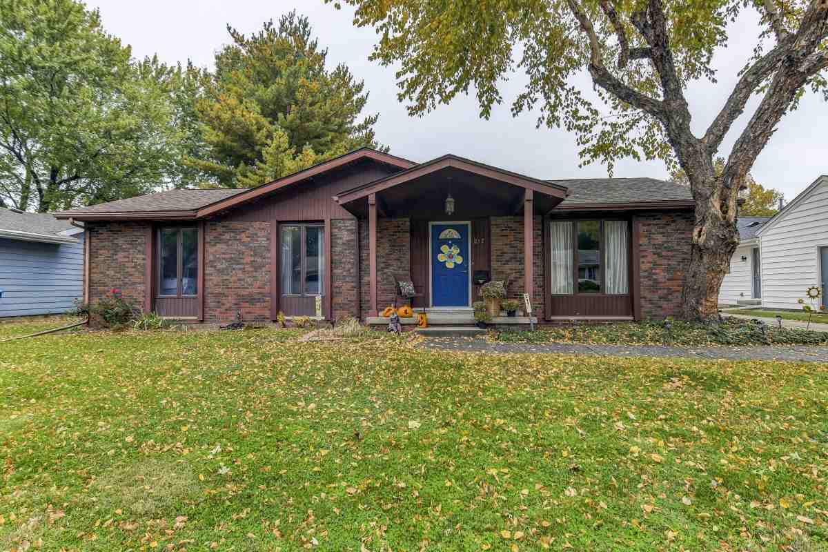 217 Quarterstaff Road Springfield, IL 62704 - Photo 1 of 36