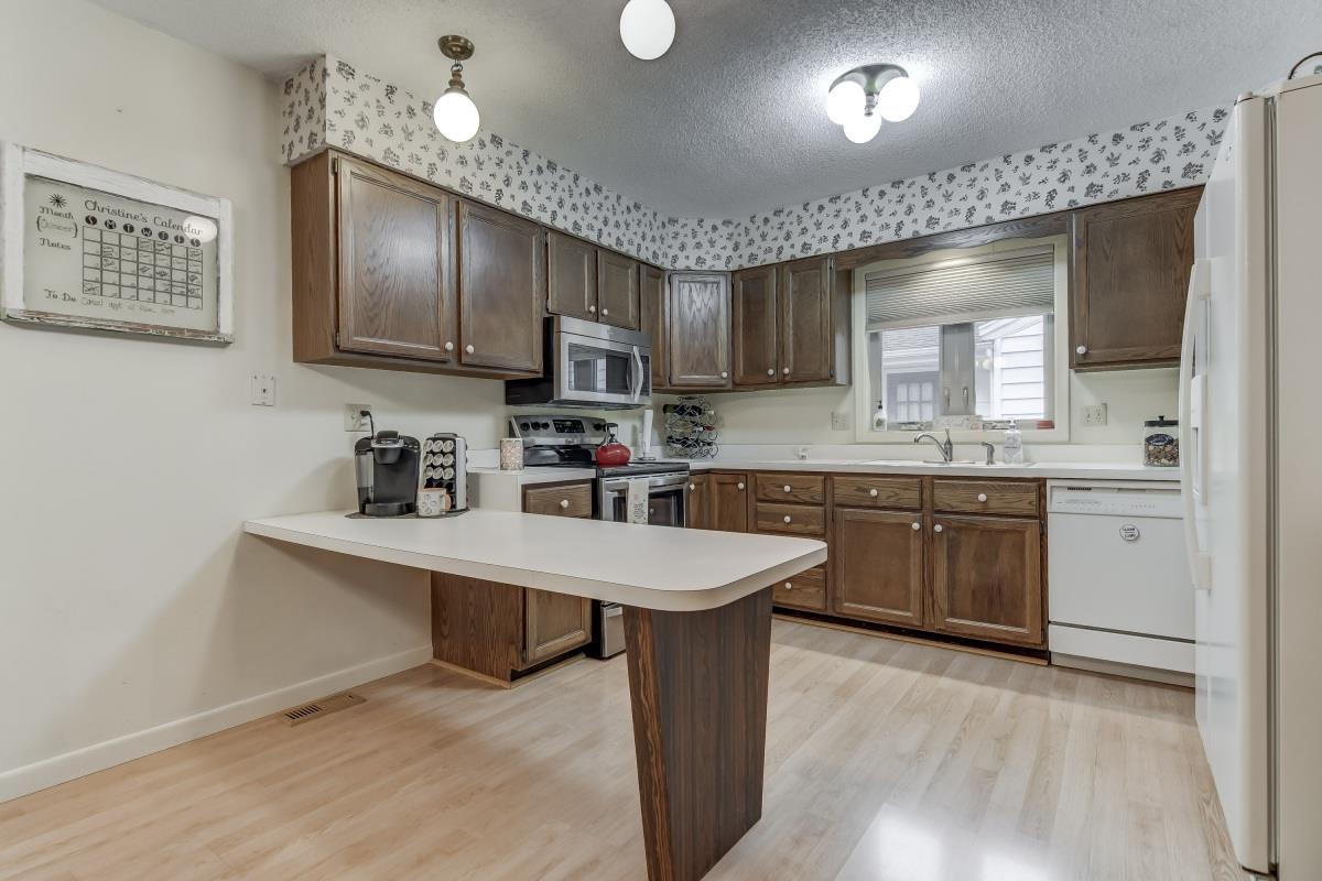 217 Quarterstaff Road Springfield, IL 62704 - Photo 11 of 36