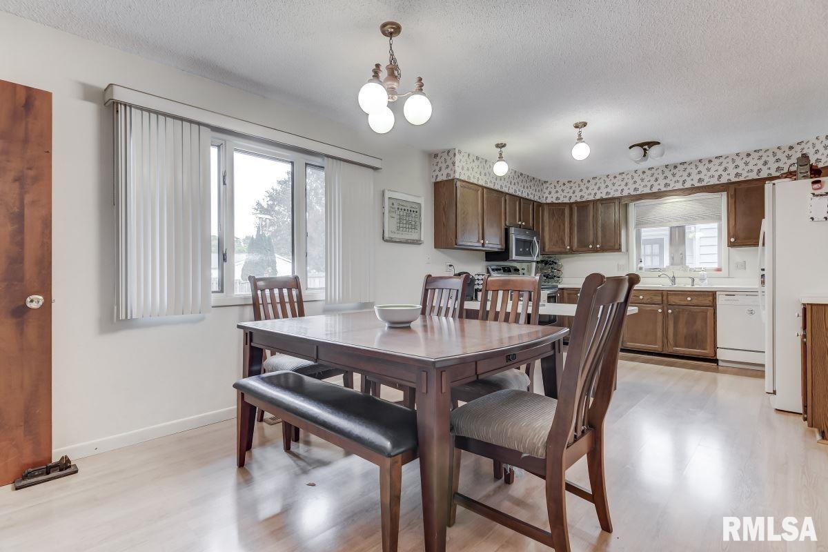 217 Quarterstaff Road Springfield, IL 62704 - Photo 12 of 36