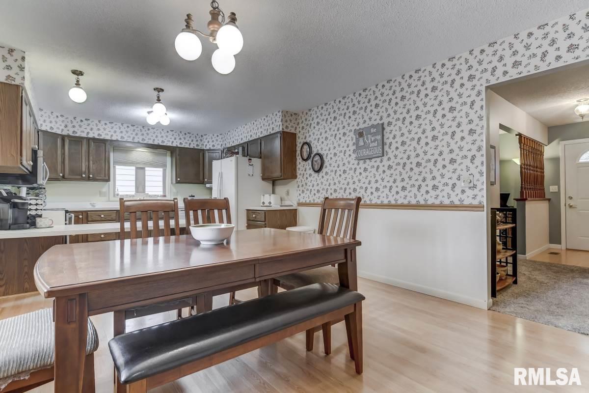 217 Quarterstaff Road Springfield, IL 62704 - Photo 14 of 36