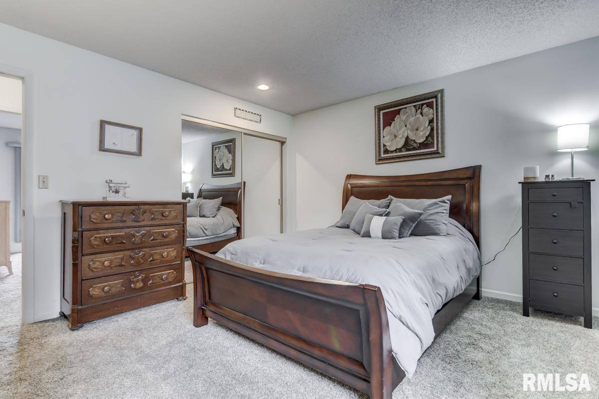 217 Quarterstaff Road Springfield, IL 62704 - Photo 15 of 36