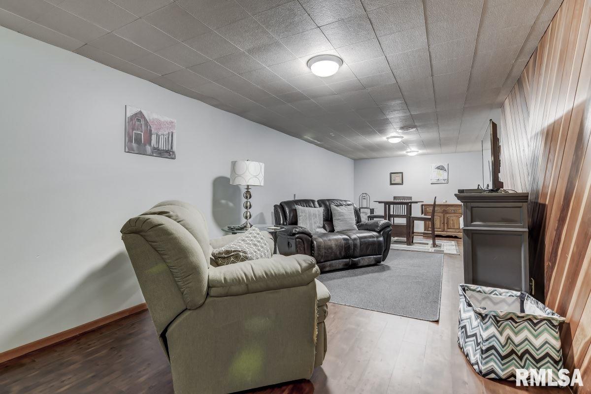 217 Quarterstaff Road Springfield, IL 62704 - Photo 25 of 36